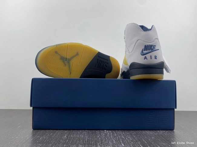 1st Kicks Maniere Air Jordan Ma WMNS A 5 FZ5758-004 x 0806